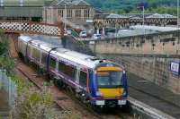 Inverness - Edinburgh train enters Perth platform 4. See the original name board. Longest platform (not having split numbers) in Scotland.<br><br>[Brian Forbes 14/07/2007]