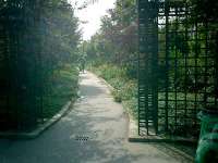 <B>Promenades  </B>des Plantes, some 4.5km long, part of former Paris-Strasbourg Railway. Photo shows start of walkway at <i>Opera-Bastille</i>.<br><br>[Alistair MacKenzie 19/07/2007]