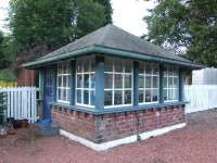 Redundant signal box at Tulloch.<br><br>[John Gray 20/07/2007]