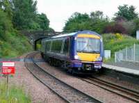 170452 (and 158716 out of sight) lean into the curve arriving at Dunfermline Town with an inner circle train.<br><br>[Brian Forbes 23/07/2007]