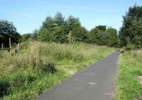 All quiet at Tweedbank on 9 August 2007 - looking north towards Galashiels.  <br><br>[John Furnevel 09/08/2007]