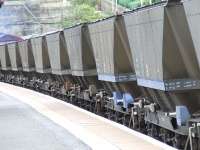 66066 passing through Johnstone heading east with loaded coal hoppers, some of which are the Scottish blue banded ones<br><br>[Graham Morgan 30/08/2007]