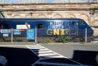 A GNER Kings Cross service boarding at <I>sub</I> platform 8 at Waverley on 6 September 2007.<br><br>[John Furnevel 06/09/2007]