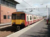 318257 passes the former sb at Newton with a Motherwell - Milngavie train on 8 September 2007. <br><br>[David Panton 8/9/2007]