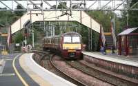 An Airdrie bound service comes off the Helensburgh line and into Dalreoch station on 9 September.<br><br>[John Furnevel 9/9/2007]