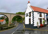 Viaduct and Railway Inn, Station Wynd, Largo.<br><br>[Brian Forbes 16/09/2007]