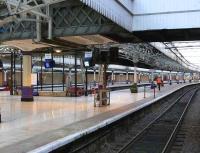 View south along platform 6 at Aberdeen - September 2007.<br><br>[Brian Forbes /09/2007]