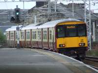 318265 departing Platform 1 with a Glasgow Central service<br><br>[Graham Morgan 11/09/2007]