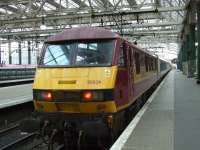 90039 at Platform 9 of Glasgow Central with the terminated Glasgow Central portion of the Caledonian Sleeper<br><br>[Graham Morgan 15/09/2007]