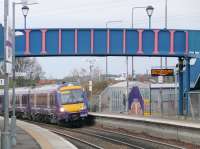 The 1324 Outer Circle train for Glenrothes and Edinburgh, arriving at Queen Margaret Station.<br><br>[Brian Forbes 17/11/2007]