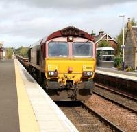 A return Georgemas Junction - Hartlepool freight consisting of empty pipe flats comes off the Perth line at Ladybank on 20 September 2007 and runs south through the station.<br><br>[John Furnevel 20/09/2007]