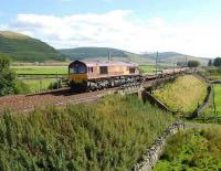 An EWS class 66 with a train of flats near Abington in October 2007. <br><br>[Ewan Crawford /10/2007]