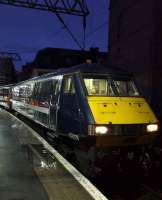 DVT 82228 at the head of a train waiting to depart Glasgow Central for Kings Cross on 8 December 2007. This was the last day of GNERs tenure of the service before handover to National Express.<br><br>[Graham Morgan 08/12/2007]