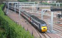 The 07.55 NXEC Inverness - Kings Cross <I>Highland Chieftain</I> HST service running into platform 9 at Waverley on 14 December.<br><br>[John Furnevel 14/12/2007]