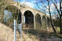 Cleland Viaduct, just to the east of the station, photographed from the south in March 2006. Cleland is not the original name of the station, which first opened as Bellside in 1869 and, during the 62 year period from 1879 to 1941, carried the name Omoa.<br><br>[John Furnevel 20/03/2006]