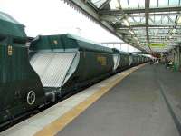 Freight passing through Sheffield station - 27 September 2007. <br><br>[Brad Payne 27/09/2007]