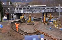 <I>All together now, ...ah-one... ah-two... </I> JCB synchronisation consultant in action during major renewal work at Larbert on 22 March 2008.<br><br>[Bill Roberton  22/03/2008]