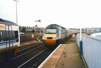 HST for Aberdeen arrives at Montrose in October 1998 as a 158 service prepares to leave for the south.<br><br>[David Panton /10/1998]