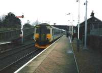A Carlisle - Glasgow train formed by 156 450 enters New Cumnock on 30 March 1998.<br><br>[David Panton 30/03/1998]