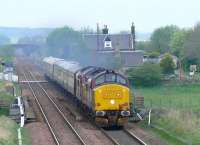 Pullman Special running between Poole & Aviemore hauled by 37401 & 37412 at Forteviot level crossing. That is a long way to pull a Pullman, man.<br><br>[Brian Forbes 09/05/2008]