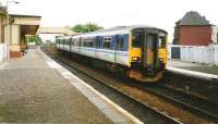 An outer Circle service arrives at North Queensferry in July 1994 formed by 150 262.<br><br>[David Panton /07/1994]