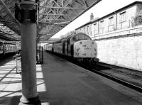 40148 arrives at Dundee with the 11.15 Aberdeen - Glasgow in August 1981.<br><br>[John Furnevel 12/08/1981]