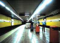 Waiting for a train at Argyle Street station, Glasgow, in October 1987.<br><br>[David Panton /10/1987]