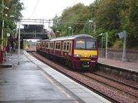 View west along the platform at Blairhill on 15 September 2007 as 320315 prepares to depart with an Airdrie service. [See image 51279]<br><br>[David Panton 15/09/2007]