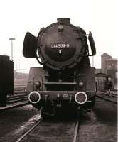 DB 044-508 caught coming on shed at Gelsenkirchen Bismarck on 26 March 1977.<br><br>[Peter Todd 26/03/1977]