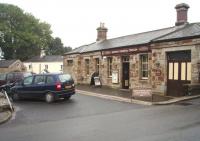 The Bodmin and Wenford preserved railway station retains its original buildings, which closed to passengers in 1967 but still saw china clay traffic from Wenford Bridge until 1983. <br><br>[Mark Bartlett 15/09/2008]