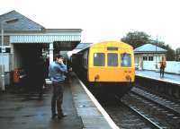 101 318 at Dalmeny with a Fife bound train in July 1985.<br><br>[David Panton 11/07/1985]