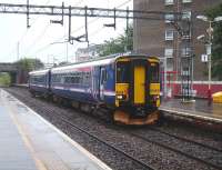 An Oban train arrives at platform 1 at Dalmuir on 18 August 2007.<br><br>[David Panton 18/08/2007]