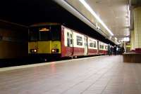 318 261 stops at Glasgow Central Low Level on 9 August with a service for Lanark.<br><br>[David Panton 09/08/2008]