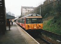A Cathcart Outer Circle train formed by 303 027 calls at Mount Florida in March 1998.<br><br>[David Panton 11/03/1998]