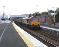 EWS 67 003 and the usual 6 coaches make their second trip of the day round the Fife Circle - the evening Outer.<br><br>[David Panton 01/04/2009]