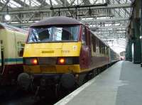 EWS 90018 following arrival at Platform 9 with the Glasgow portion of the Caledonian Sleeper on 4th April 2009.<br><br>[Graham Morgan 04/04/2009]