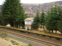 The disused signal box on the northbound platform at Dalnaspidal in April 2009.<br><br>[John Gray 10/04/2009]