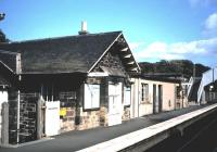 Buildings on the up platform at Longniddry in October 1984.<br><br>[David Panton /10/1984]