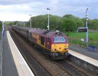 67 003 arrives at Cardenden on 7 May 2009 with the evening EWS-stocked Fife Outer Circle service.<br>
<br><br>[David Panton 07/05/2009]