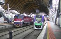 Contrast in V-Line trains at the impressive Melbourne Southern Cross (formerly Spencer Street) station on 12th October 2008.<br>
<br><br>[Colin Miller 12/10/2008]