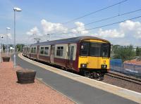 With the planters yet to be taken in hand, 318 261 pulls into  Rutherglen on 1 June with a service for Motherwell via Bellshill.<br><br>[David Panton 01/06/2009]