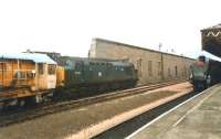 Class 37 no 37 170 moves through Perth station with an engineers train in June 1990, passing A4 Pacific no 60009 (then carrying the name 'Osprey') standing at platform 7 with the <I>Osprey Express</I> special.<br><br>[Sandy Steele /06/1990]