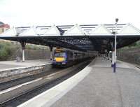 Bay platform 3 at Dundee is occupied by 170 424 on 18 June with a return working to Edinburgh. The other bay platform appears to see little use.<br><br>[David Panton 18/06/2009]