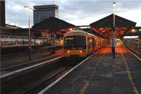 First Great Western 166202 waits in eastbound bay platform 6 at Reading on 17 June 2009 forming the 2215 hrs stopping service to Paddington.<br><br>[John McIntyre 17/06/2009]