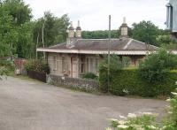 Sometimes known as Aynho for Deddington this station opened in 1910 on the Oxford to Banbury line and closed in 1964 but is still in use as a private residence alongside the main line. A short distance along the road from here was Aynho Park Platform, on the Princes Risborough line, although no trace of that station remains. <br><br>[Mark Bartlett 18/06/2009]