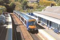 170430 hurries through North Queensferry station with the 1425 Aberdeen - Edinburgh Waverley service on 23 June 2009..<br>
<br><br>[Andy Carr 23/06/2009]