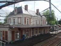 Substantial station building at Clisson on the line from Nantes to Cholet. Main line through services call here and some local services from Nantes terminate here.<br><br>[Mark Bartlett 27/06/2009]