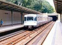 A westbound U-Bahn train on Vienna's U4 line arrives at Stadtpark station in March 1987 en route to Hutteldorf. <br>
<br><br>[John Furnevel 12/03/1987]