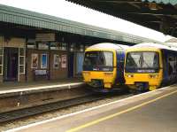 A pair of sequentially numbered class 165 DMUs standing at Didcot on 19 August 2009.<br><br>[Peter Todd 18/08/2009]