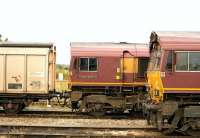 66077 <I>Benjamin Gimbert GC</I> passing 66168 at Didcot on 18 August<br><br>[Peter Todd 18/08/2009]